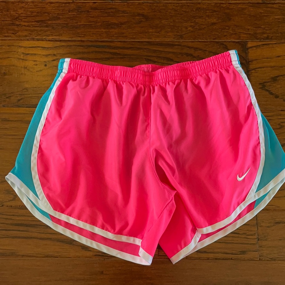 Like new Girls NIKE Athletic shorts with liner size Girls L